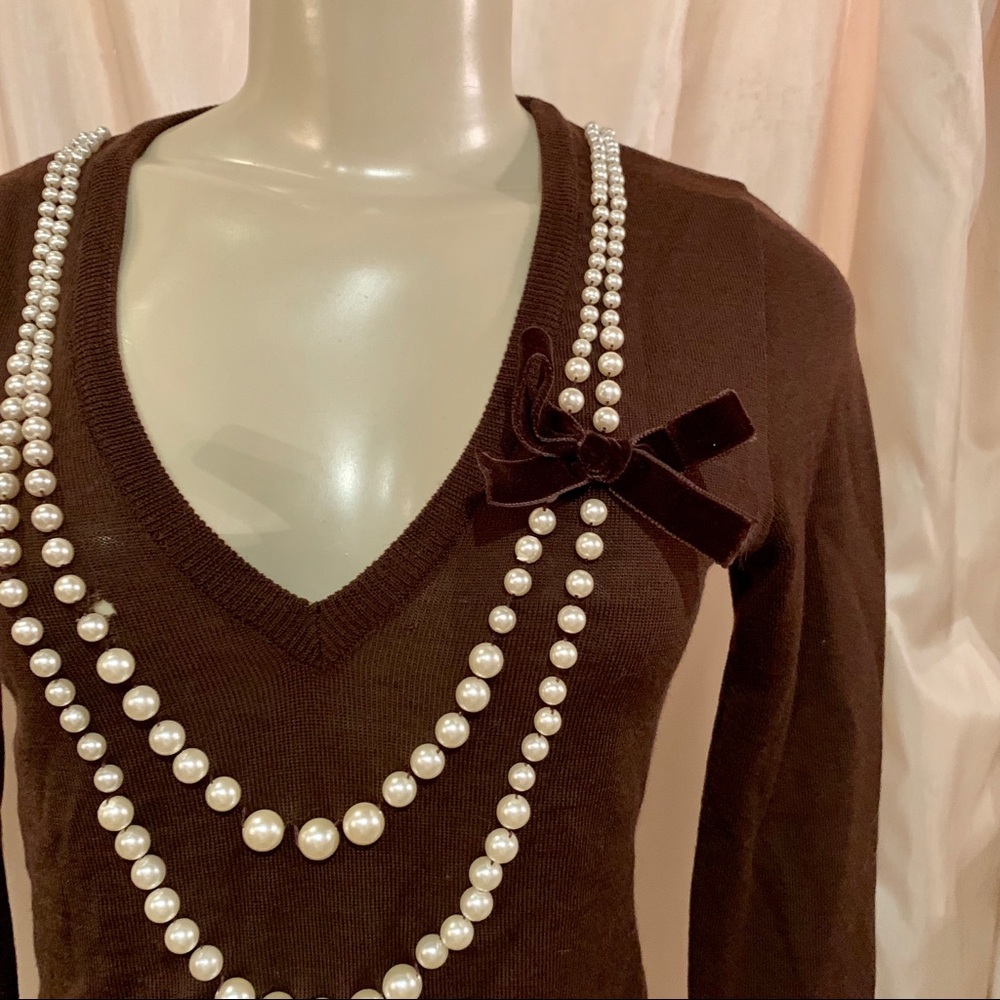 Moschino pearl necklace velvet bow brown sweater